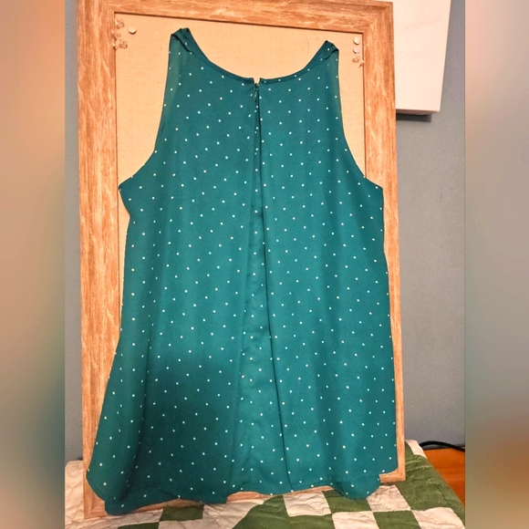 Sleeveless Kelly Green Top - Picture 1 of 5
